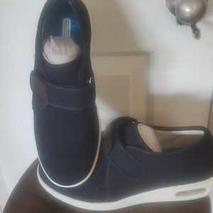 Youyun Blk Walking Sneakers